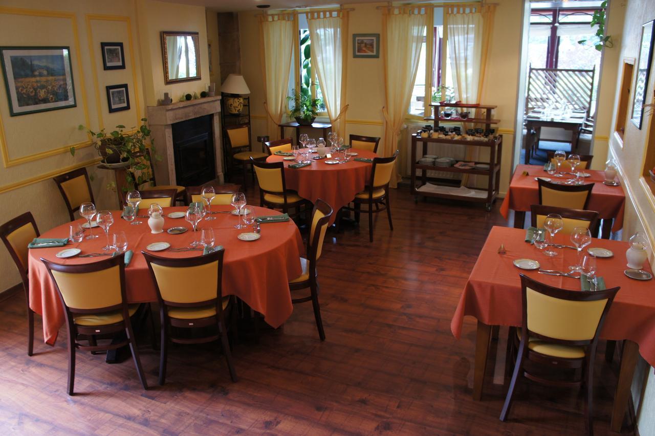 Hotel Restaurant La Goutte Noire Chateaumeillant Room photo